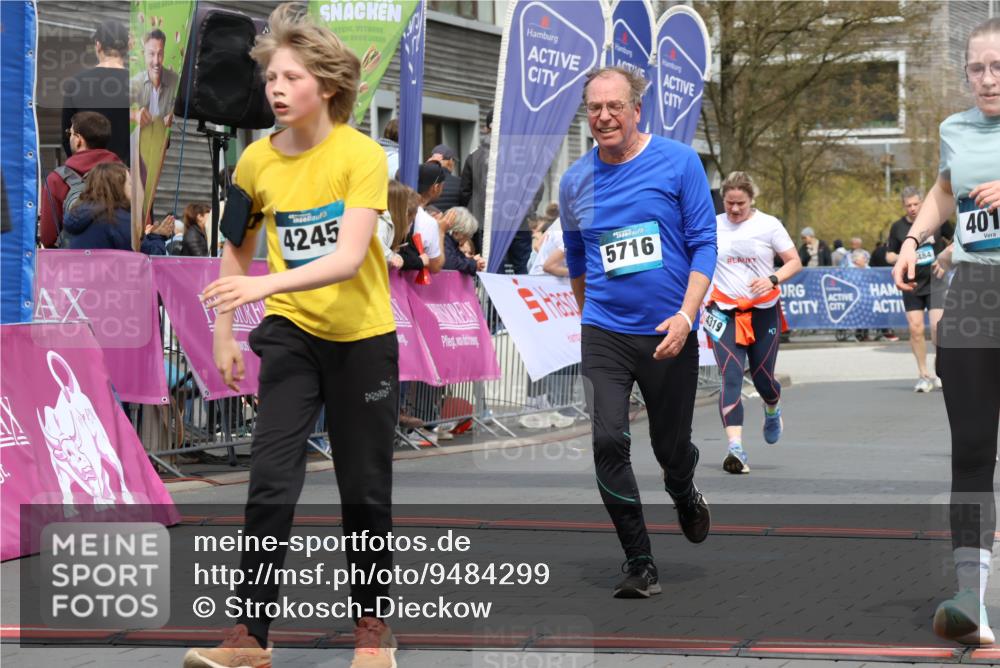 12.04.2026 - 45. Internationalen Wilhelmsburger Insellauf Strokosch-Dieckow http://msf.ph/oto/9484299 12.04.2026 13:21:43 Ziel 2333, 4018, 5716, 4319 meine-sportfotos.de