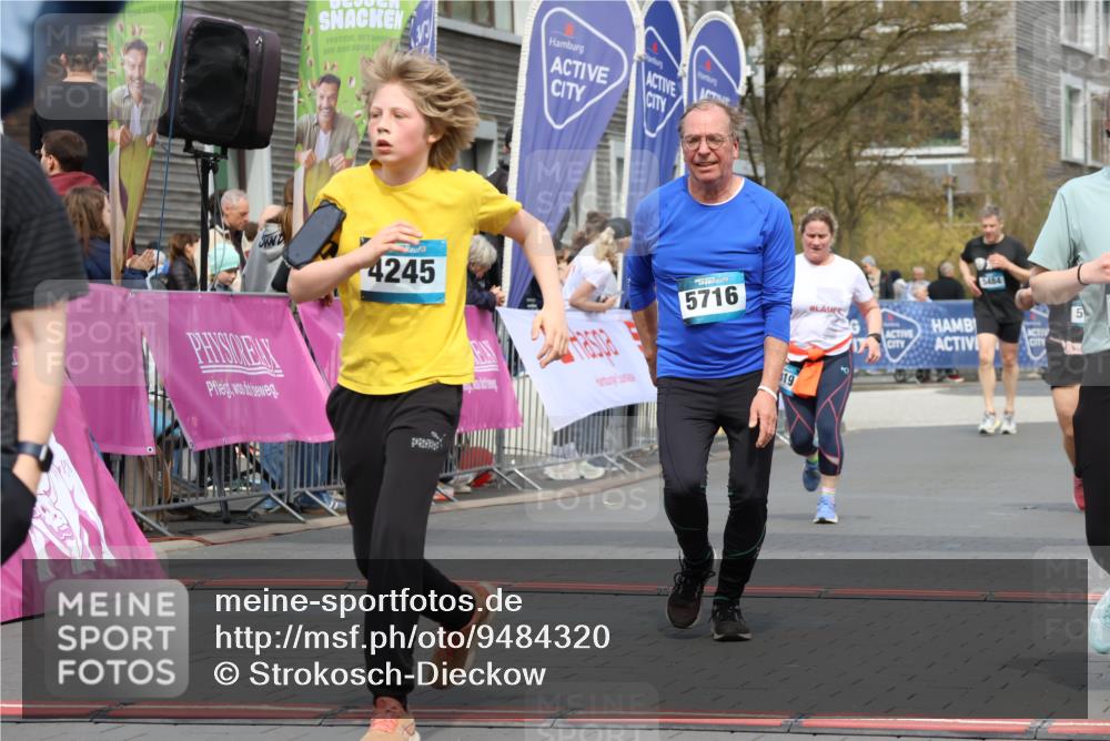 12.04.2026 - 45. Internationalen Wilhelmsburger Insellauf Strokosch-Dieckow http://msf.ph/oto/9484320 12.04.2026 13:21:43 Ziel 2333, 4018, 5716, 4319 meine-sportfotos.de