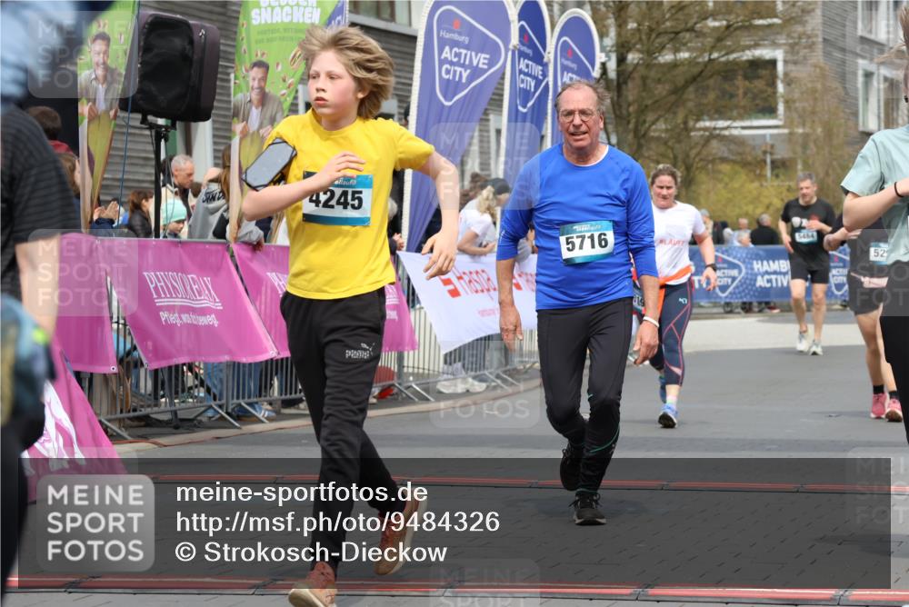 12.04.2026 - 45. Internationalen Wilhelmsburger Insellauf Strokosch-Dieckow http://msf.ph/oto/9484326 12.04.2026 13:21:43 Ziel 2333, 4018, 5716, 4319 meine-sportfotos.de