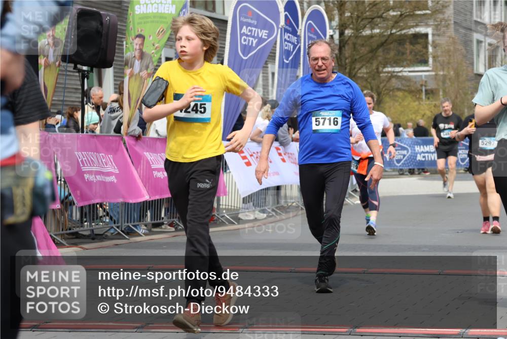 12.04.2026 - 45. Internationalen Wilhelmsburger Insellauf Strokosch-Dieckow http://msf.ph/oto/9484333 12.04.2026 13:21:43 Ziel 2333, 4018, 5716, 4319 meine-sportfotos.de
