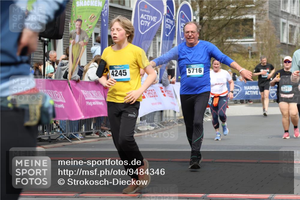 12.04.2026 - 45. Internationalen Wilhelmsburger Insellauf Strokosch-Dieckow http://msf.ph/oto/9484346 12.04.2026 13:21:43 Ziel 2333, 4018, 5716, 4319 meine-sportfotos.de