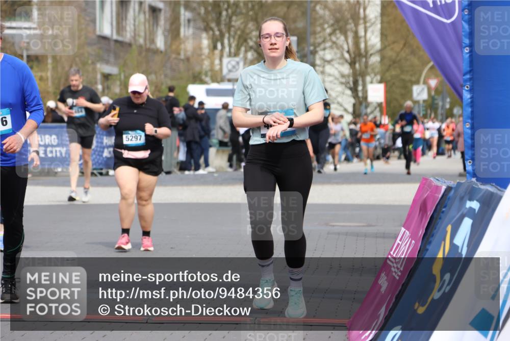 12.04.2026 - 45. Internationalen Wilhelmsburger Insellauf Strokosch-Dieckow http://msf.ph/oto/9484356 12.04.2026 13:21:42 Ziel 2333, 4018, 5716, 4319 meine-sportfotos.de