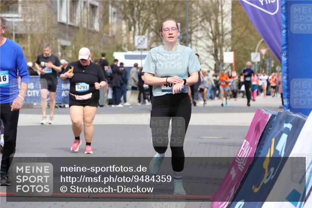 12.04.2026 - 45. Internationalen Wilhelmsburger Insellauf Strokosch-Dieckow http://msf.ph/oto/9484359 12.04.2026 13:21:42 Ziel 2333, 4018, 5716, 4319 meine-sportfotos.de