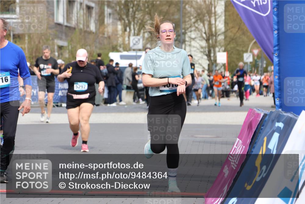 12.04.2026 - 45. Internationalen Wilhelmsburger Insellauf Strokosch-Dieckow http://msf.ph/oto/9484364 12.04.2026 13:21:41 Ziel 3552, 3551, 2333, 4018, 5716 meine-sportfotos.de