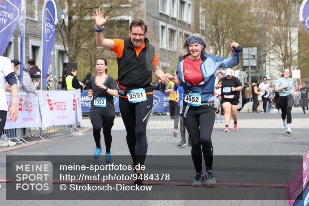 12.04.2026 - 45. Internationalen Wilhelmsburger Insellauf Strokosch-Dieckow http://msf.ph/oto/9484378 12.04.2026 13:21:37 Ziel 2101, 4417, 3552, 3551, 2333 meine-sportfotos.de