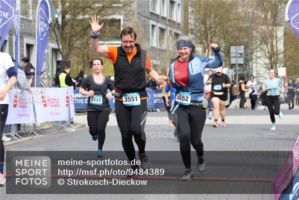 12.04.2026 - 45. Internationalen Wilhelmsburger Insellauf Strokosch-Dieckow http://msf.ph/oto/9484389 12.04.2026 13:21:37 Ziel 2101, 4417, 3552, 3551, 2333 meine-sportfotos.de