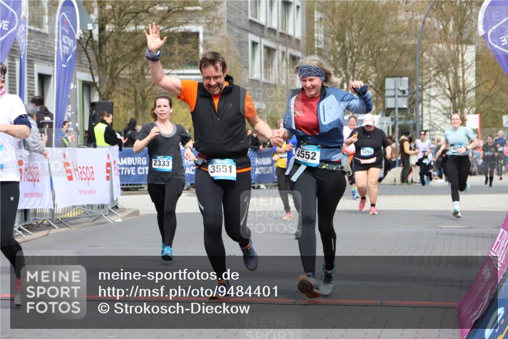 12.04.2026 - 45. Internationalen Wilhelmsburger Insellauf Strokosch-Dieckow http://msf.ph/oto/9484401 12.04.2026 13:21:37 Ziel 2101, 4417, 3552, 3551, 2333 meine-sportfotos.de