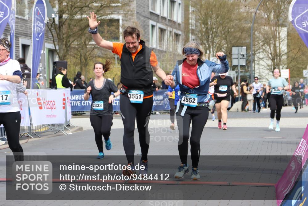 12.04.2026 - 45. Internationalen Wilhelmsburger Insellauf Strokosch-Dieckow http://msf.ph/oto/9484412 12.04.2026 13:21:37 Ziel 2101, 4417, 3552, 3551, 2333 meine-sportfotos.de