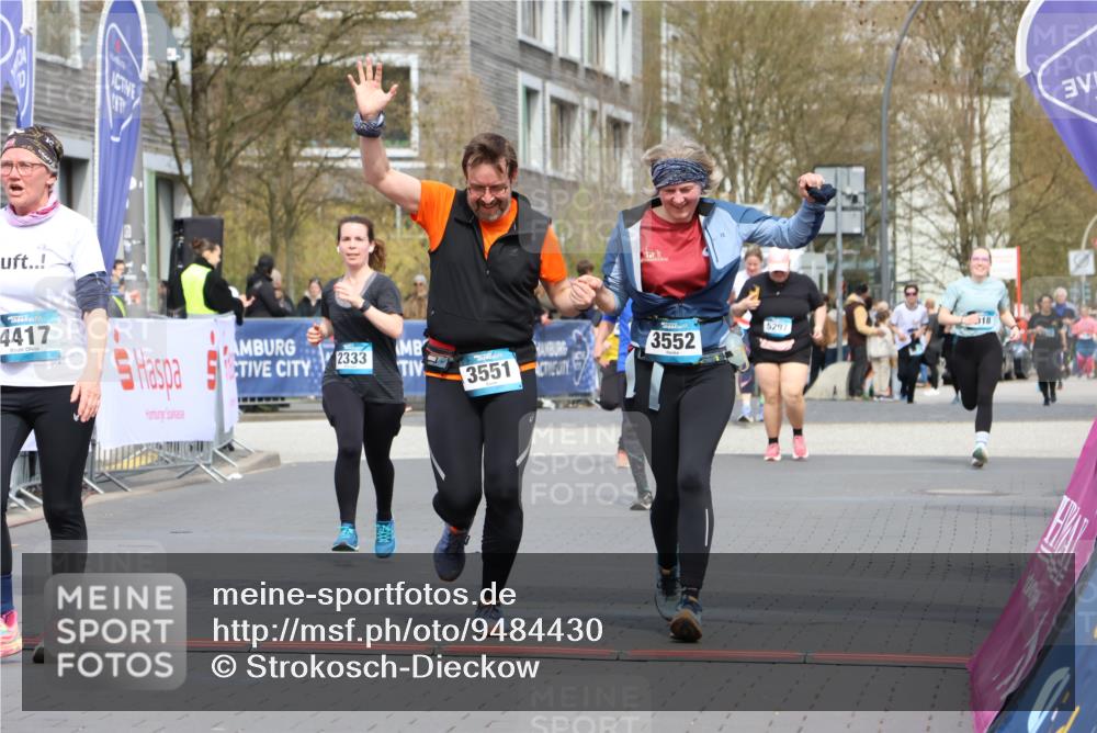 12.04.2026 - 45. Internationalen Wilhelmsburger Insellauf Strokosch-Dieckow http://msf.ph/oto/9484430 12.04.2026 13:21:37 Ziel 2101, 4417, 3552, 3551, 2333 meine-sportfotos.de