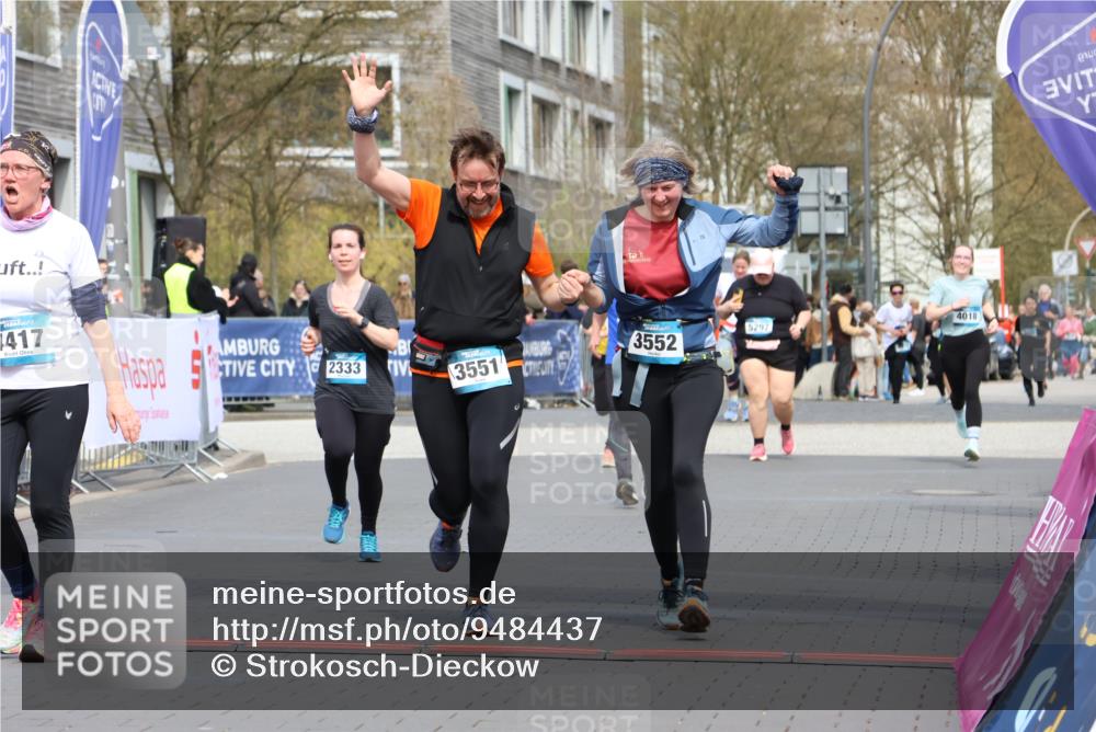 12.04.2026 - 45. Internationalen Wilhelmsburger Insellauf Strokosch-Dieckow http://msf.ph/oto/9484437 12.04.2026 13:21:36 Ziel 2363, 2101, 4417, 3552, 3551, 2333 meine-sportfotos.de