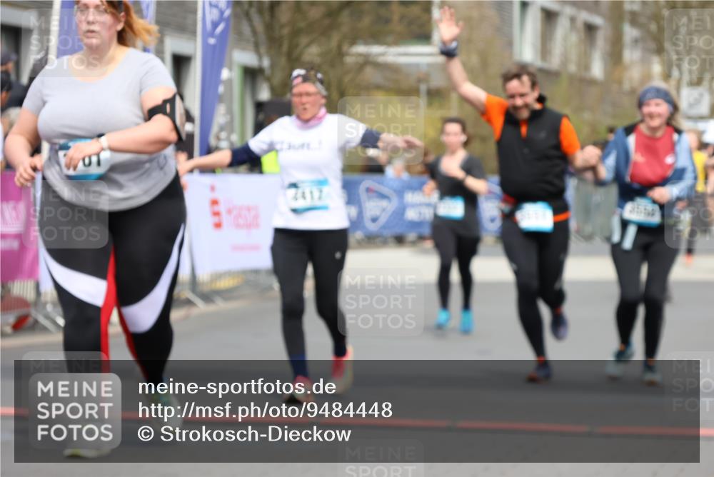 12.04.2026 - 45. Internationalen Wilhelmsburger Insellauf Strokosch-Dieckow http://msf.ph/oto/9484448 12.04.2026 13:21:35 Ziel 2363, 2101, 4417, 3552, 3551, 2333 meine-sportfotos.de