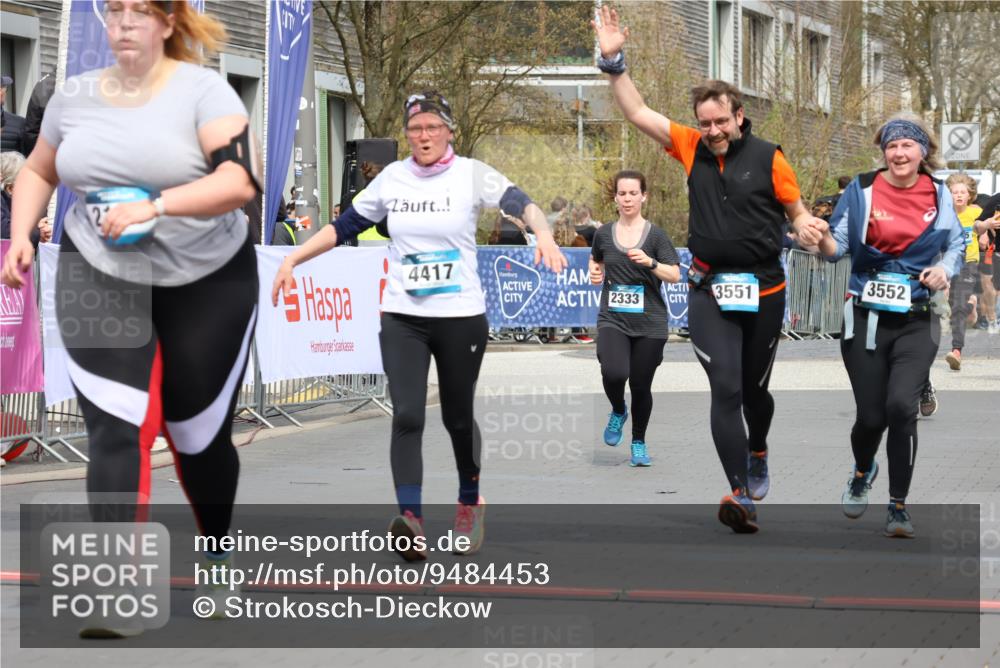 12.04.2026 - 45. Internationalen Wilhelmsburger Insellauf Strokosch-Dieckow http://msf.ph/oto/9484453 12.04.2026 13:21:35 Ziel 2363, 2101, 4417, 3552, 3551, 2333 meine-sportfotos.de