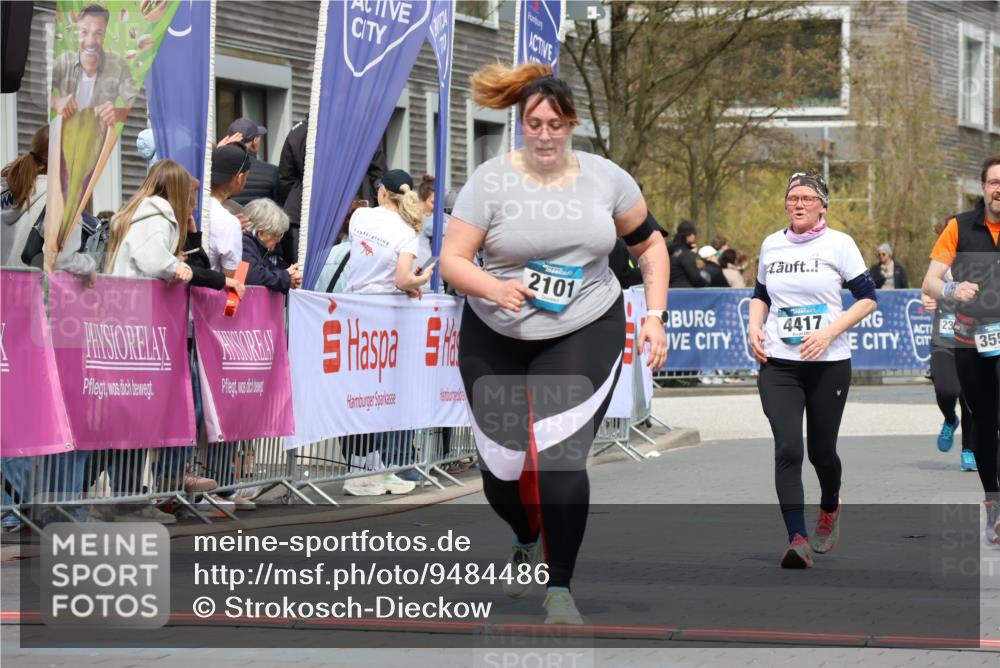 12.04.2026 - 45. Internationalen Wilhelmsburger Insellauf Strokosch-Dieckow http://msf.ph/oto/9484486 12.04.2026 13:21:34 Ziel 2363, 2101, 4417, 3552, 3551 meine-sportfotos.de