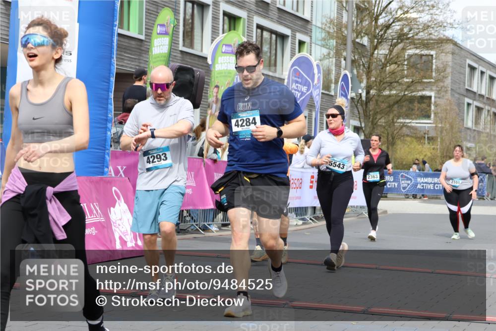 12.04.2026 - 45. Internationalen Wilhelmsburger Insellauf Strokosch-Dieckow http://msf.ph/oto/9484525 12.04.2026 13:21:28 Ziel 4341, 5633, 4284, 4293, 5543, 2363 meine-sportfotos.de