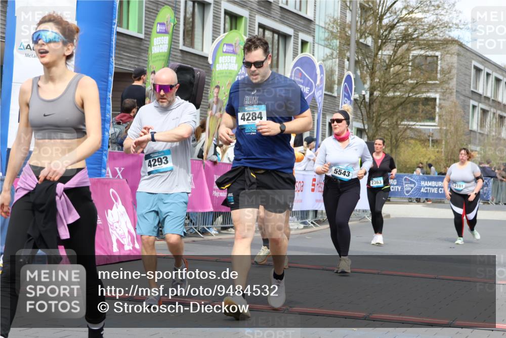 12.04.2026 - 45. Internationalen Wilhelmsburger Insellauf Strokosch-Dieckow http://msf.ph/oto/9484532 12.04.2026 13:21:28 Ziel 4341, 5633, 4284, 4293, 5543, 2363 meine-sportfotos.de