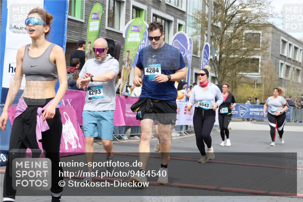 12.04.2026 - 45. Internationalen Wilhelmsburger Insellauf Strokosch-Dieckow http://msf.ph/oto/9484540 12.04.2026 13:21:28 Ziel 4341, 5633, 4284, 4293, 5543, 2363 meine-sportfotos.de
