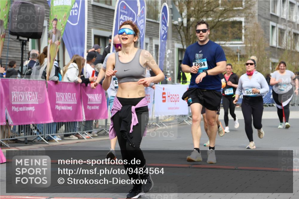 12.04.2026 - 45. Internationalen Wilhelmsburger Insellauf Strokosch-Dieckow http://msf.ph/oto/9484564 12.04.2026 13:21:26 Ziel 4341, 5633, 4284, 4293, 5543 meine-sportfotos.de