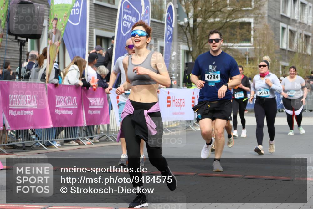 12.04.2026 - 45. Internationalen Wilhelmsburger Insellauf Strokosch-Dieckow http://msf.ph/oto/9484575 12.04.2026 13:21:26 Ziel 4341, 5633, 4284, 4293, 5543 meine-sportfotos.de