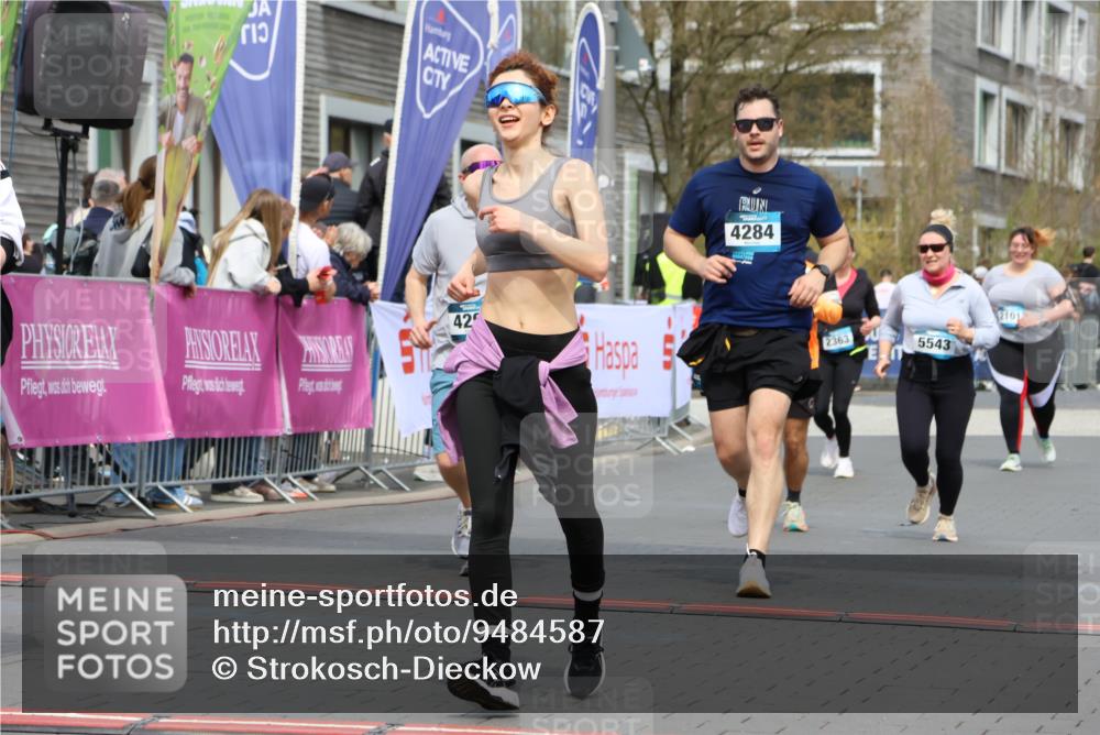 12.04.2026 - 45. Internationalen Wilhelmsburger Insellauf Strokosch-Dieckow http://msf.ph/oto/9484587 12.04.2026 13:21:26 Ziel 4341, 5633, 4284, 4293, 5543 meine-sportfotos.de