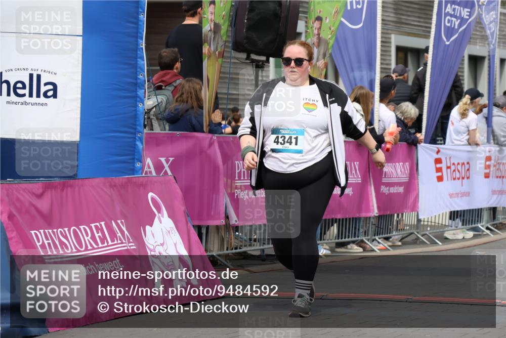 12.04.2026 - 45. Internationalen Wilhelmsburger Insellauf Strokosch-Dieckow http://msf.ph/oto/9484592 12.04.2026 13:21:24 Ziel 4341, 5633, 4284, 4293 meine-sportfotos.de
