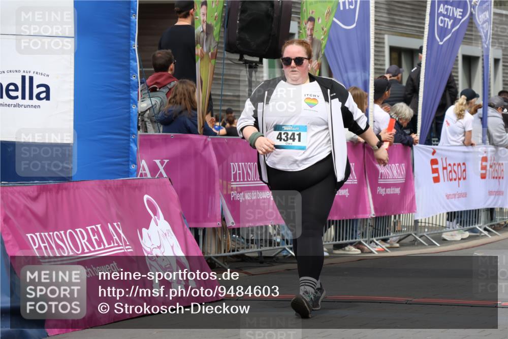 12.04.2026 - 45. Internationalen Wilhelmsburger Insellauf Strokosch-Dieckow http://msf.ph/oto/9484603 12.04.2026 13:21:24 Ziel 4341, 5633, 4284, 4293 meine-sportfotos.de