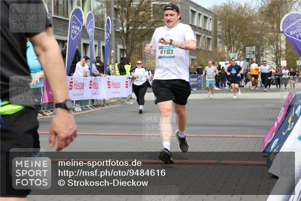 12.04.2026 - 45. Internationalen Wilhelmsburger Insellauf Strokosch-Dieckow http://msf.ph/oto/9484616 12.04.2026 13:21:18 Ziel 5230, 3766, 4103 meine-sportfotos.de