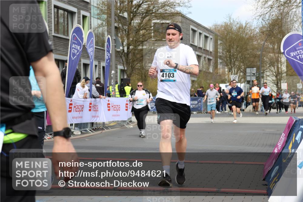 12.04.2026 - 45. Internationalen Wilhelmsburger Insellauf Strokosch-Dieckow http://msf.ph/oto/9484621 12.04.2026 13:21:18 Ziel 5230, 3766, 4103 meine-sportfotos.de