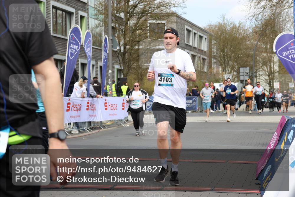 12.04.2026 - 45. Internationalen Wilhelmsburger Insellauf Strokosch-Dieckow http://msf.ph/oto/9484627 12.04.2026 13:21:18 Ziel 5230, 3766, 4103 meine-sportfotos.de