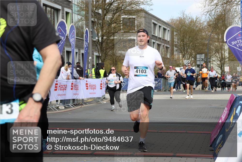 12.04.2026 - 45. Internationalen Wilhelmsburger Insellauf Strokosch-Dieckow http://msf.ph/oto/9484637 12.04.2026 13:21:18 Ziel 5230, 3766, 4103 meine-sportfotos.de