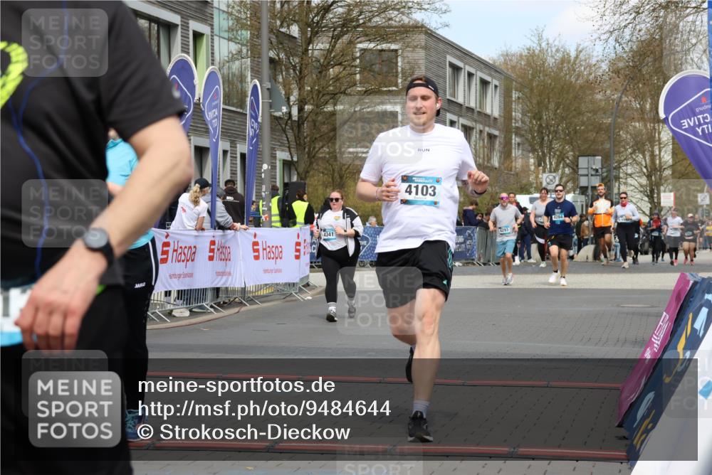 12.04.2026 - 45. Internationalen Wilhelmsburger Insellauf Strokosch-Dieckow http://msf.ph/oto/9484644 12.04.2026 13:21:18 Ziel 5230, 3766, 4103 meine-sportfotos.de
