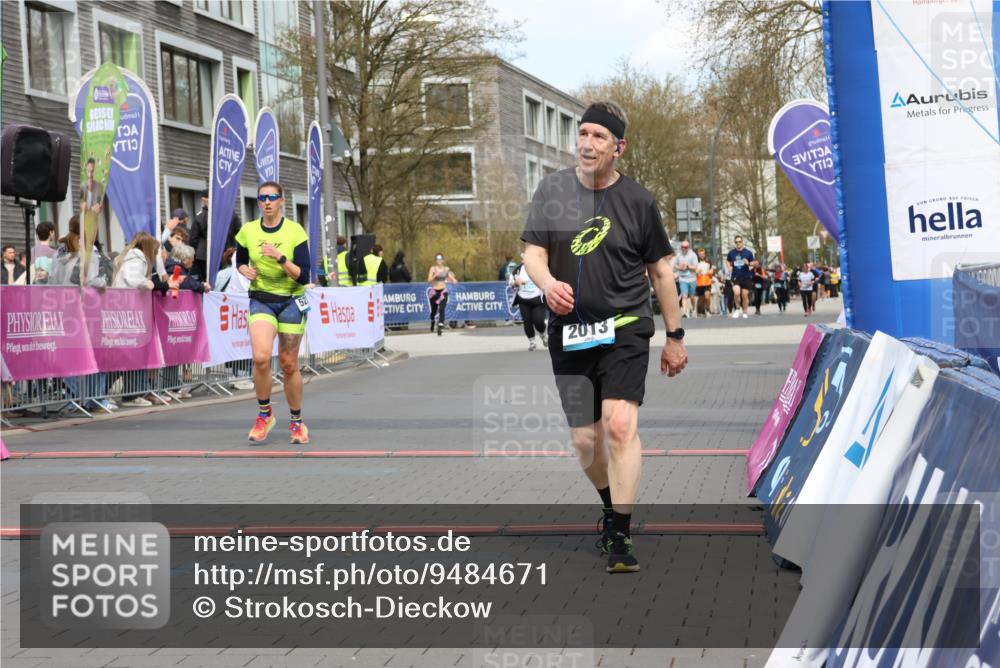 12.04.2026 - 45. Internationalen Wilhelmsburger Insellauf Strokosch-Dieckow http://msf.ph/oto/9484671 12.04.2026 13:21:14 Ziel 4305, 2013, 3233, 5230, 3766, 4103 meine-sportfotos.de