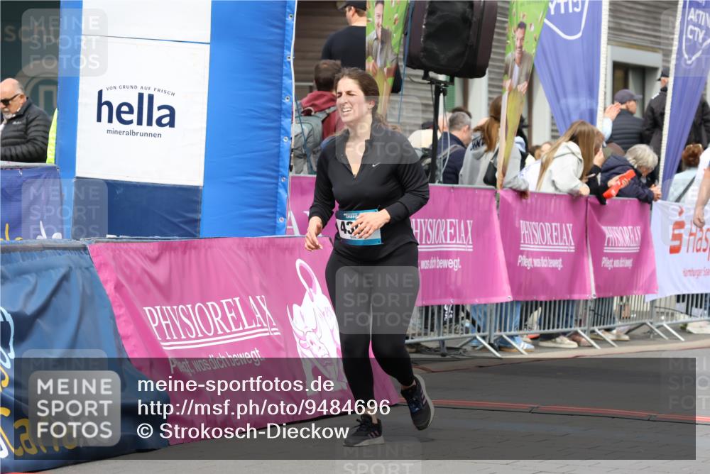 12.04.2026 - 45. Internationalen Wilhelmsburger Insellauf Strokosch-Dieckow http://msf.ph/oto/9484696 12.04.2026 13:21:10 Ziel 2469, 4305, 2013, 3233, 5230 meine-sportfotos.de