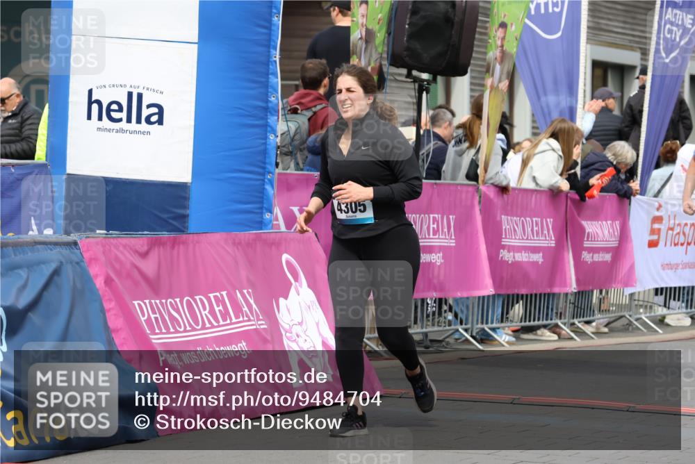 12.04.2026 - 45. Internationalen Wilhelmsburger Insellauf Strokosch-Dieckow http://msf.ph/oto/9484704 12.04.2026 13:21:10 Ziel 2469, 4305, 2013, 3233, 5230 meine-sportfotos.de