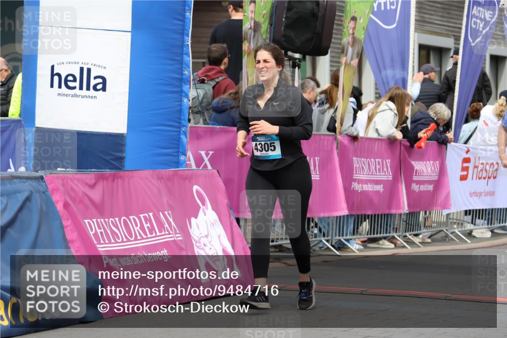 12.04.2026 - 45. Internationalen Wilhelmsburger Insellauf Strokosch-Dieckow http://msf.ph/oto/9484716 12.04.2026 13:21:10 Ziel 2469, 4305, 2013, 3233, 5230 meine-sportfotos.de