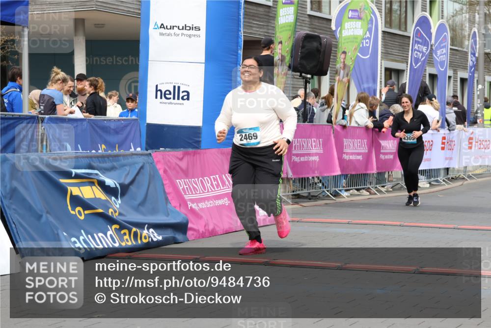 12.04.2026 - 45. Internationalen Wilhelmsburger Insellauf Strokosch-Dieckow http://msf.ph/oto/9484736 12.04.2026 13:21:08 Ziel 2469, 4305, 2013, 3233 meine-sportfotos.de