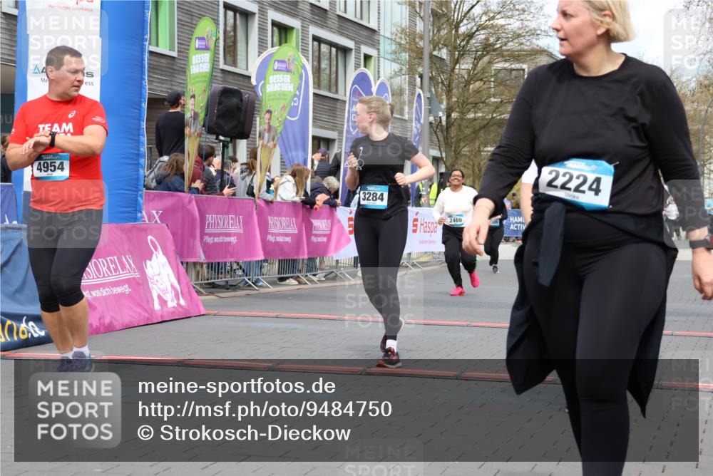 12.04.2026 - 45. Internationalen Wilhelmsburger Insellauf Strokosch-Dieckow http://msf.ph/oto/9484750 12.04.2026 13:21:04 Ziel 4224, 4954, 5258, 3284, 2469 meine-sportfotos.de