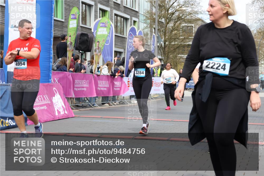 12.04.2026 - 45. Internationalen Wilhelmsburger Insellauf Strokosch-Dieckow http://msf.ph/oto/9484756 12.04.2026 13:21:04 Ziel 4224, 4954, 5258, 3284, 2469 meine-sportfotos.de