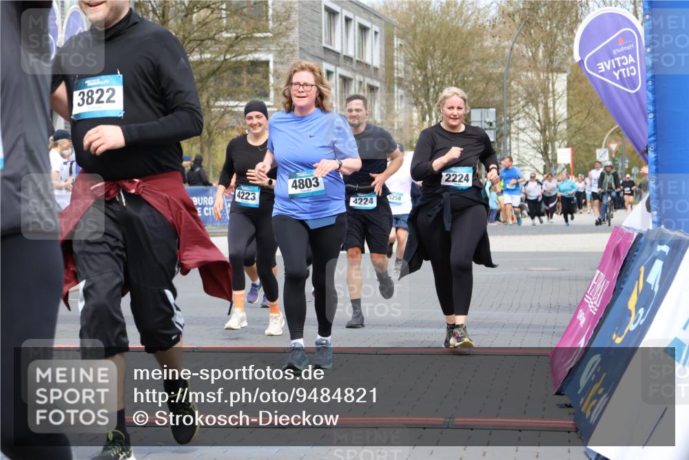 12.04.2026 - 45. Internationalen Wilhelmsburger Insellauf Strokosch-Dieckow http://msf.ph/oto/9484821 12.04.2026 13:20:58 Ziel 2247, 3203, 5342, 3822, 3821, 4999, 4803, 2224, 4223, 4224, 4954, 5258, 3284 meine-sportfotos.de