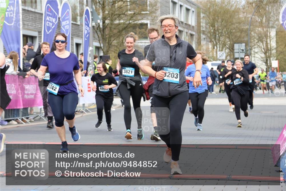 12.04.2026 - 45. Internationalen Wilhelmsburger Insellauf Strokosch-Dieckow http://msf.ph/oto/9484852 12.04.2026 13:20:55 Ziel 3236, 4718, 2247, 3203, 5342, 3822, 3821, 4999, 4803, 2224, 4223 meine-sportfotos.de
