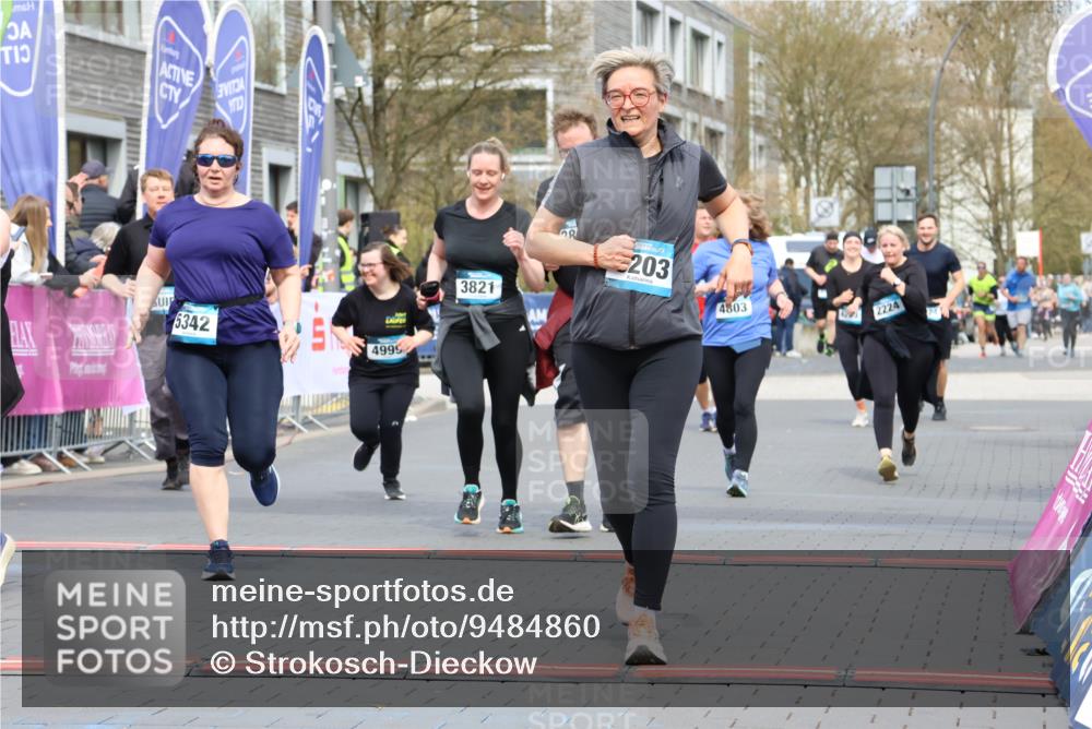 12.04.2026 - 45. Internationalen Wilhelmsburger Insellauf Strokosch-Dieckow http://msf.ph/oto/9484860 12.04.2026 13:20:55 Ziel 3236, 4718, 2247, 3203, 5342, 3822, 3821, 4999, 4803, 2224, 4223 meine-sportfotos.de