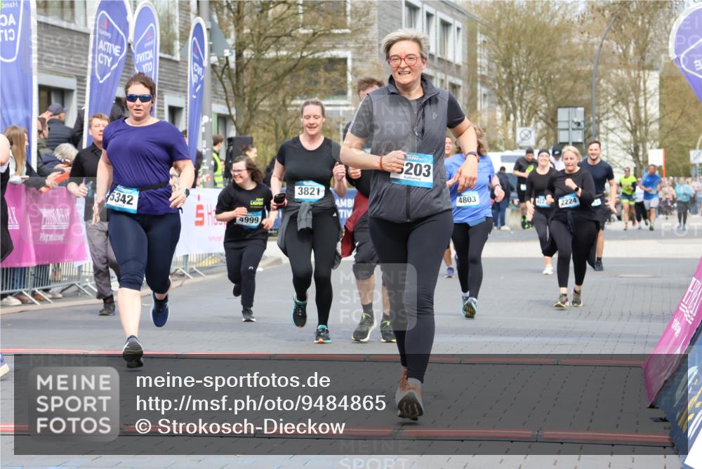 12.04.2026 - 45. Internationalen Wilhelmsburger Insellauf Strokosch-Dieckow http://msf.ph/oto/9484865 12.04.2026 13:20:55 Ziel 3236, 4718, 2247, 3203, 5342, 3822, 3821, 4999, 4803, 2224, 4223 meine-sportfotos.de