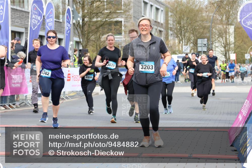 12.04.2026 - 45. Internationalen Wilhelmsburger Insellauf Strokosch-Dieckow http://msf.ph/oto/9484882 12.04.2026 13:20:55 Ziel 3236, 4718, 2247, 3203, 5342, 3822, 3821, 4999, 4803, 2224, 4223 meine-sportfotos.de