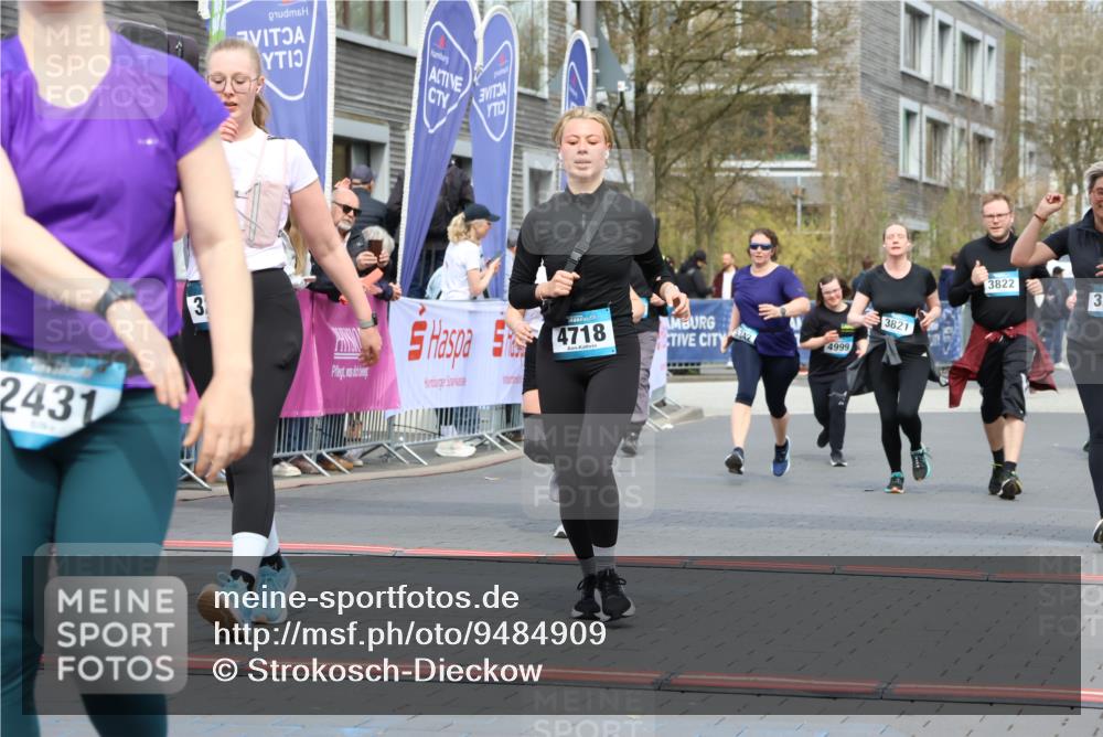 12.04.2026 - 45. Internationalen Wilhelmsburger Insellauf Strokosch-Dieckow http://msf.ph/oto/9484909 12.04.2026 13:20:53 Ziel 3236, 4718, 2247, 3203, 5342, 3822, 3821, 4999 meine-sportfotos.de