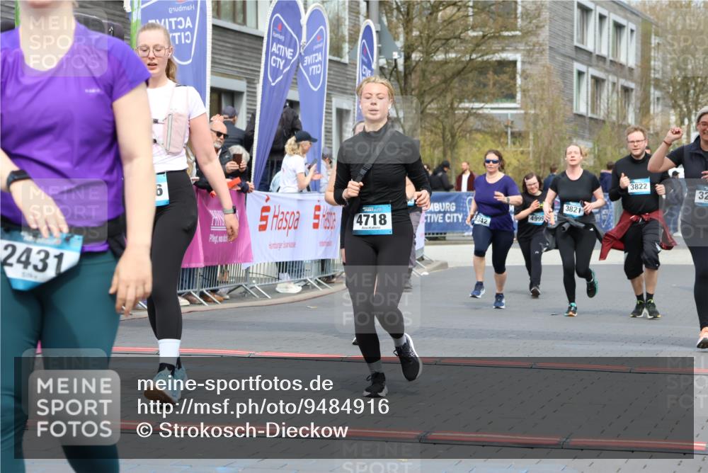 12.04.2026 - 45. Internationalen Wilhelmsburger Insellauf Strokosch-Dieckow http://msf.ph/oto/9484916 12.04.2026 13:20:52 Ziel 3236, 4718, 2247, 3203, 5342, 3822, 3821 meine-sportfotos.de