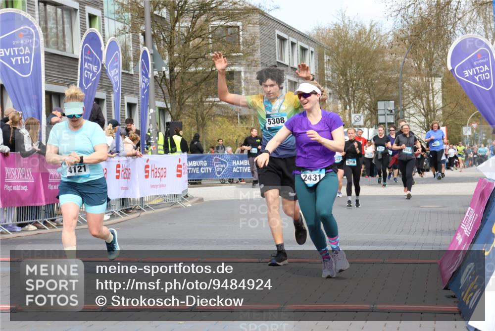 12.04.2026 - 45. Internationalen Wilhelmsburger Insellauf Strokosch-Dieckow http://msf.ph/oto/9484924 12.04.2026 13:20:47 Ziel 2431, 4121, 5308 meine-sportfotos.de