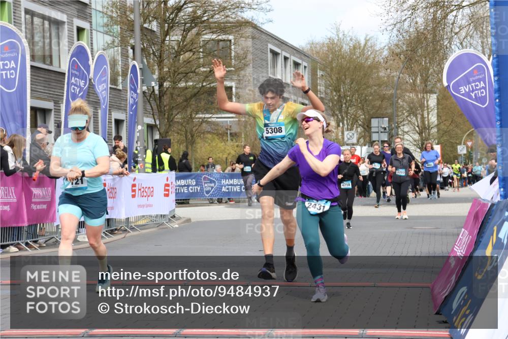 12.04.2026 - 45. Internationalen Wilhelmsburger Insellauf Strokosch-Dieckow http://msf.ph/oto/9484937 12.04.2026 13:20:46 Ziel 2431, 4121, 5308 meine-sportfotos.de