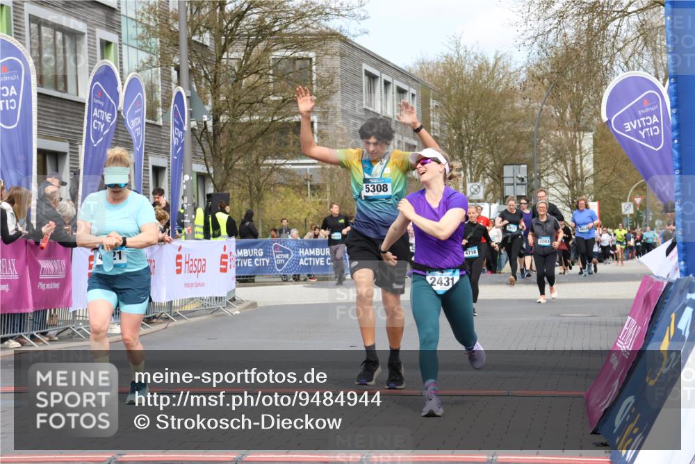 12.04.2026 - 45. Internationalen Wilhelmsburger Insellauf Strokosch-Dieckow http://msf.ph/oto/9484944 12.04.2026 13:20:46 Ziel 2431, 4121, 5308 meine-sportfotos.de