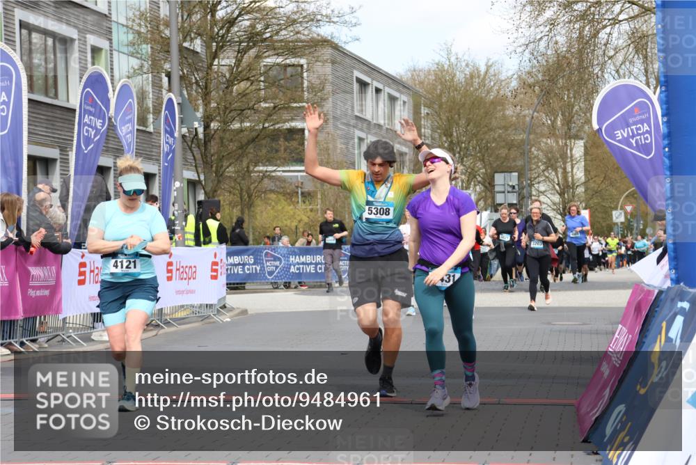 12.04.2026 - 45. Internationalen Wilhelmsburger Insellauf Strokosch-Dieckow http://msf.ph/oto/9484961 12.04.2026 13:20:46 Ziel 2431, 4121, 5308 meine-sportfotos.de