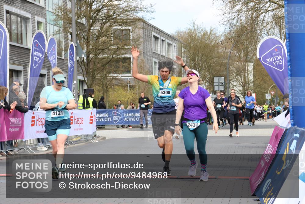 12.04.2026 - 45. Internationalen Wilhelmsburger Insellauf Strokosch-Dieckow http://msf.ph/oto/9484968 12.04.2026 13:20:46 Ziel 2431, 4121, 5308 meine-sportfotos.de