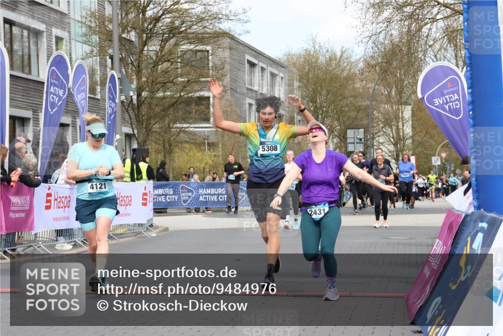 12.04.2026 - 45. Internationalen Wilhelmsburger Insellauf Strokosch-Dieckow http://msf.ph/oto/9484976 12.04.2026 13:20:46 Ziel 2431, 4121, 5308 meine-sportfotos.de
